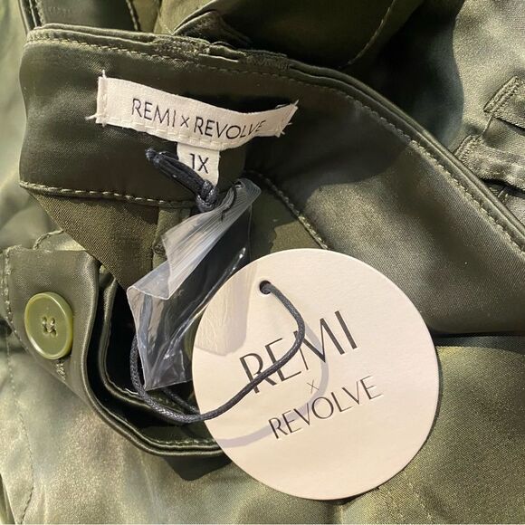 NWT REMI x REVOLVE Sydney Cargo Pant Dark Green satin finish wide leg plus 1X - Picture 11 of 11